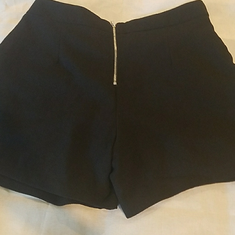 Sophie Rue skorts - Picture 3 of 3